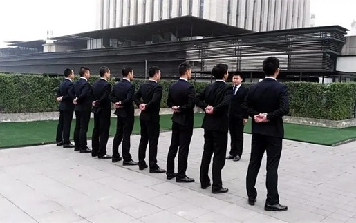 虹口区揭秘：如何选择靠谱的收债公司？老司机给你支招